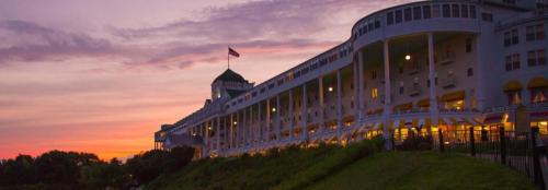 grand-hotel-mackinac-island-night-